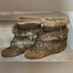 Minnetonka Brown Fur-Trimmed Women's Boots